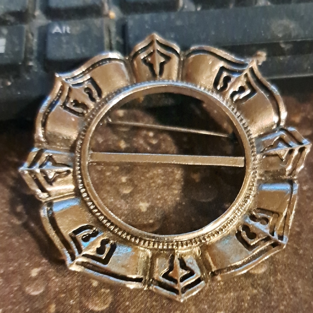 Vintage Silvertone Pin/Scarf Holder